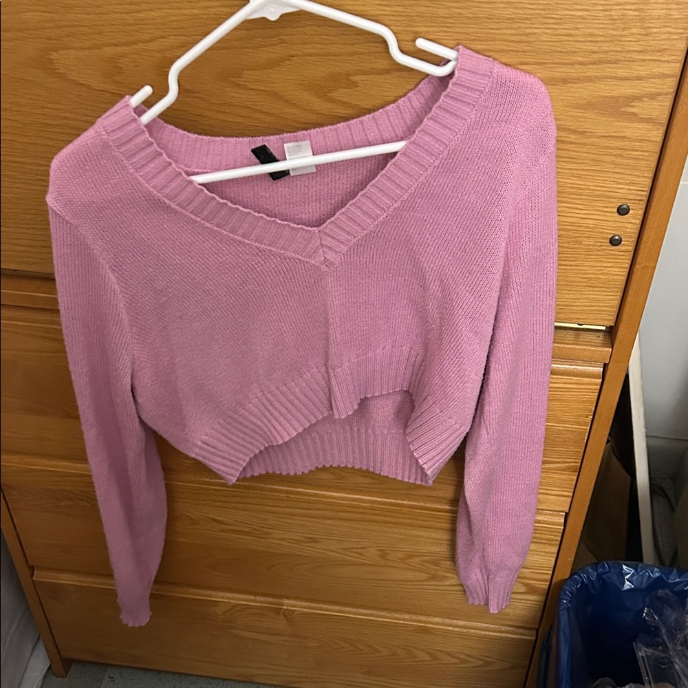 H&M Cropped Light Pink V-Neck Sweater